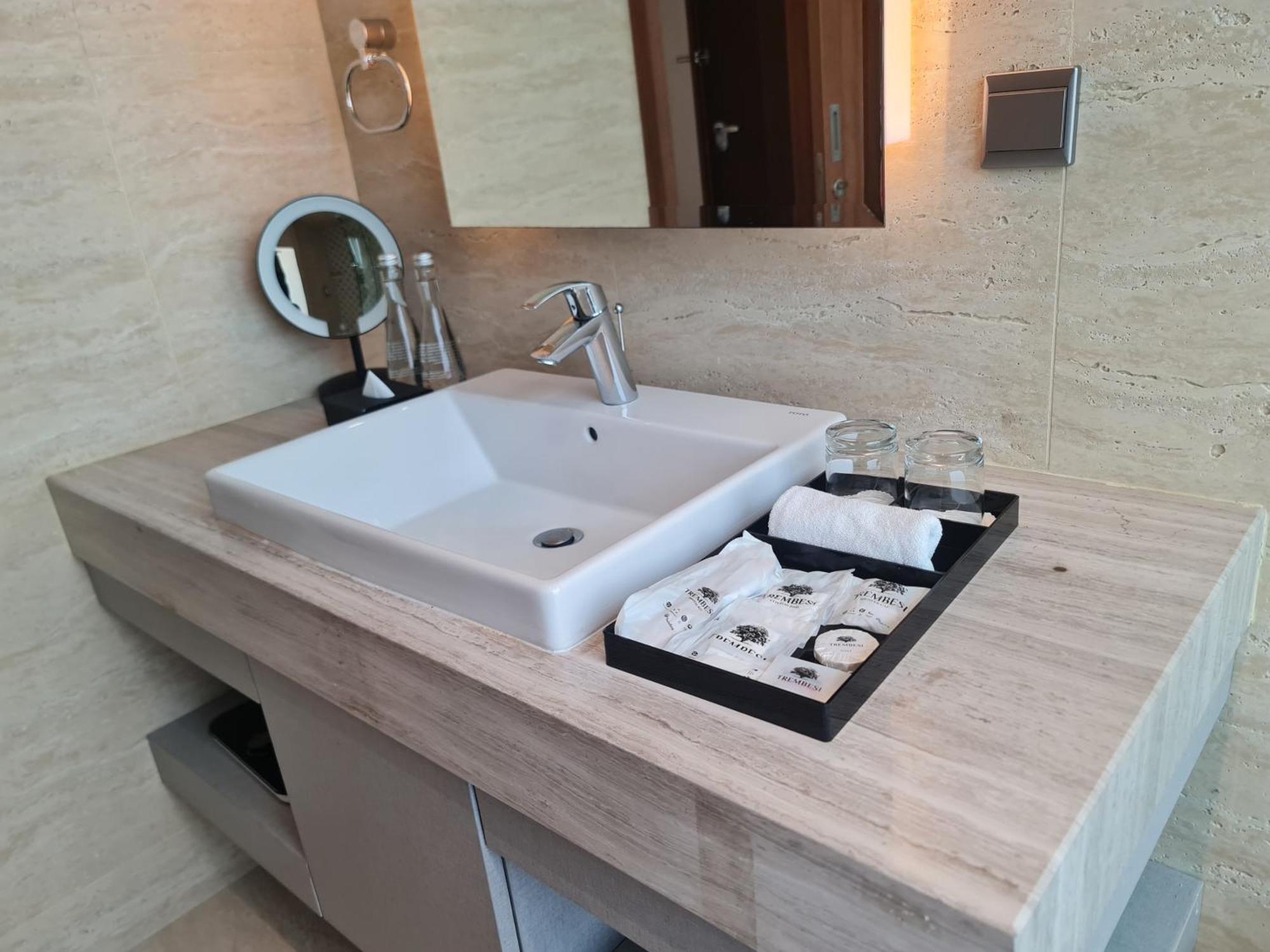 Trembesi Hotel Serpong Eksteriør bilde
